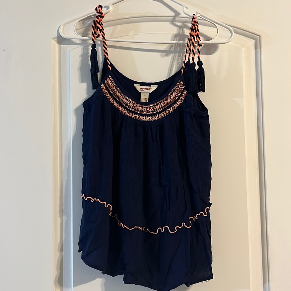 Arizona Jean Co. tank top. Size M. Braided straps with tassels. Lightly worn.